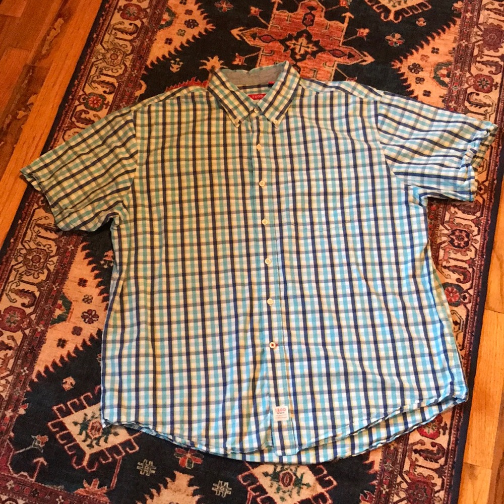 Men’s XL short sleeve button down